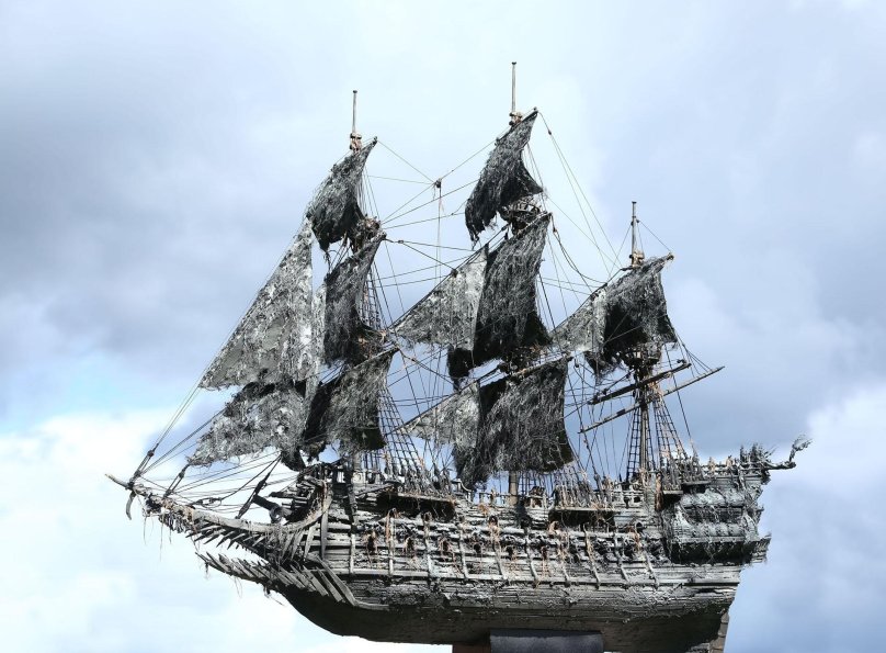 Корабль "Летучий голландец"