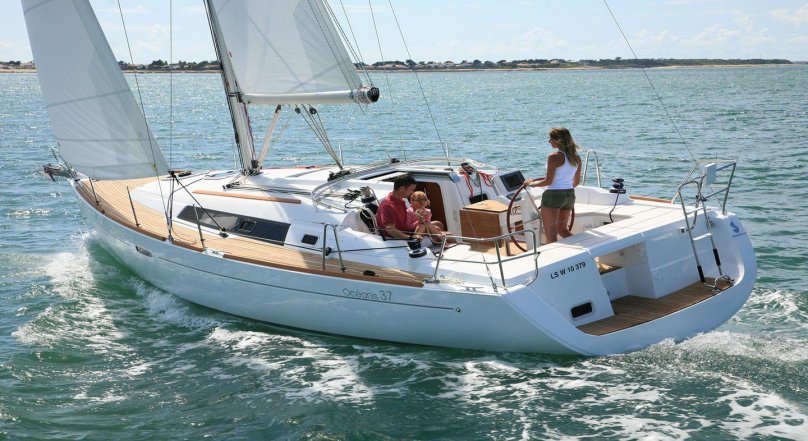 Яхта Beneteau 50
