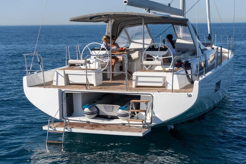 Яхта Beneteau oceanis 62