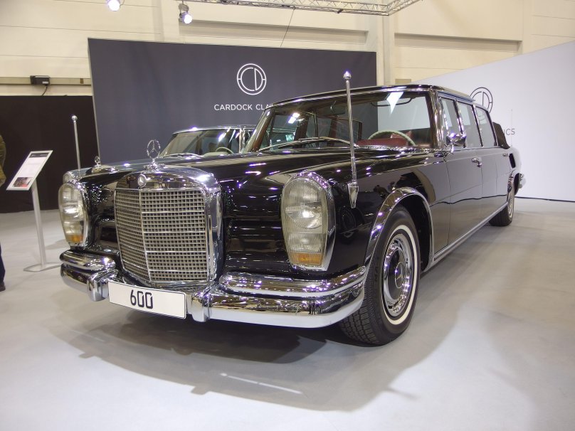 Шестидверный Mercedes-Benz 600 Pullman