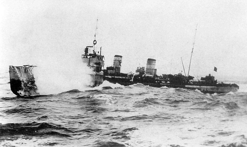 Беспокойный эсминец, 1913