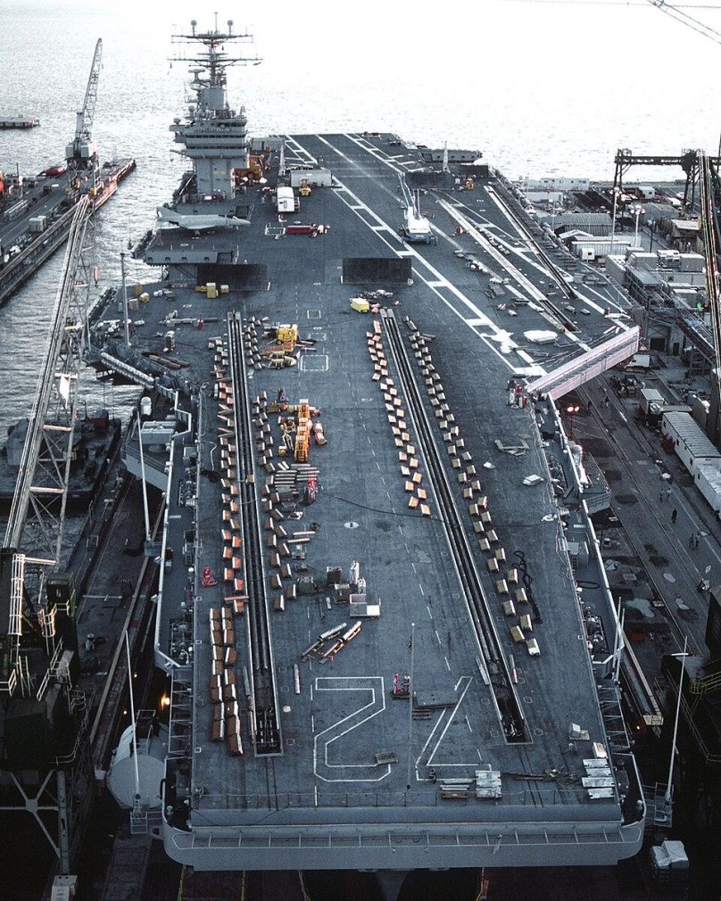 Авианосец USS Nimitz