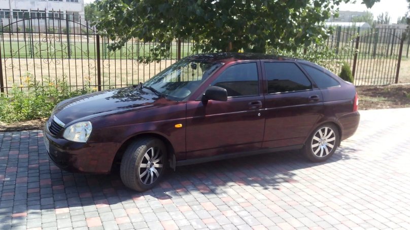 Приора хэтчбек темно Вишневая