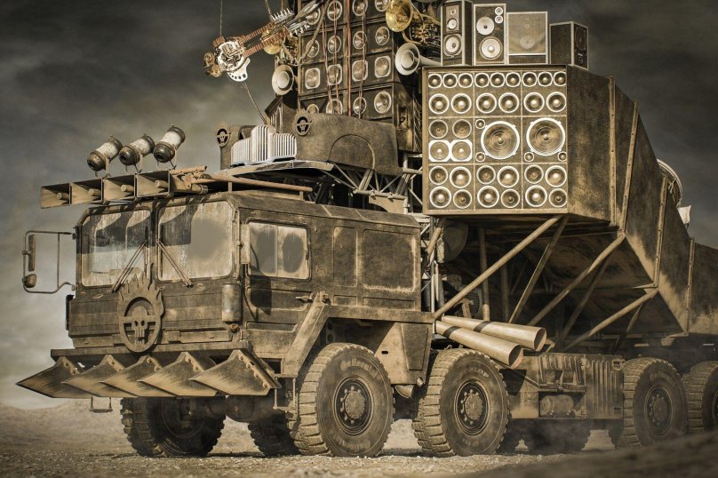 Мэд Макс Doof Wagon