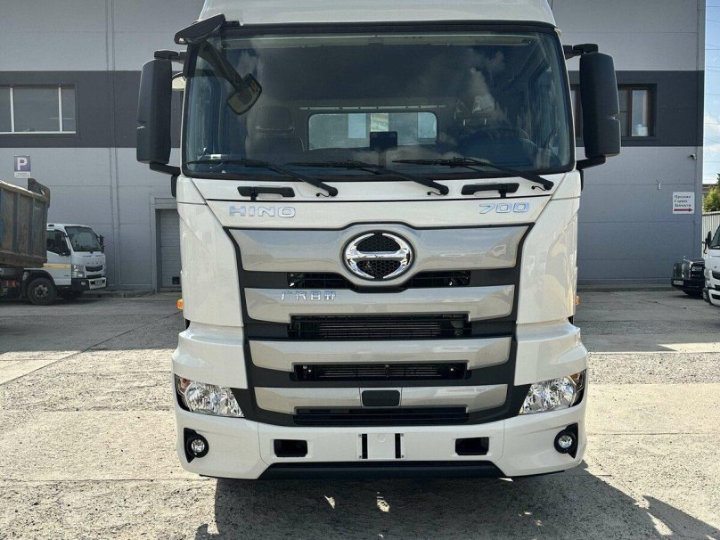 Hino 700