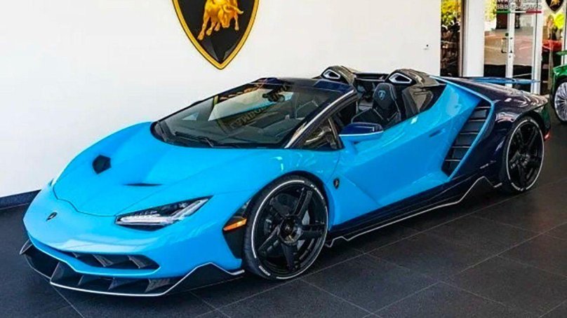 Lamborghini Centenario голубая