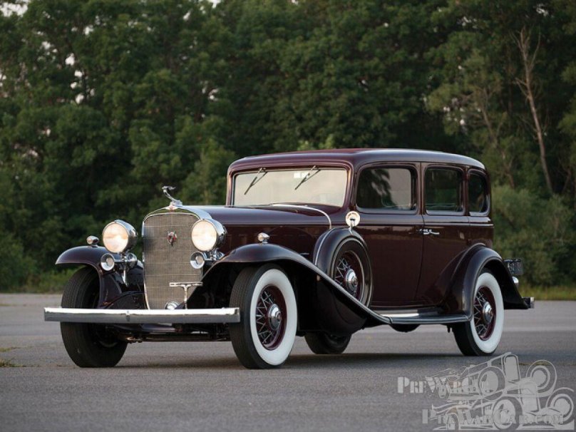 Cadillac v16 Imperial sedan 1933