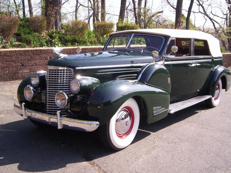 1939 Cadillac v-16