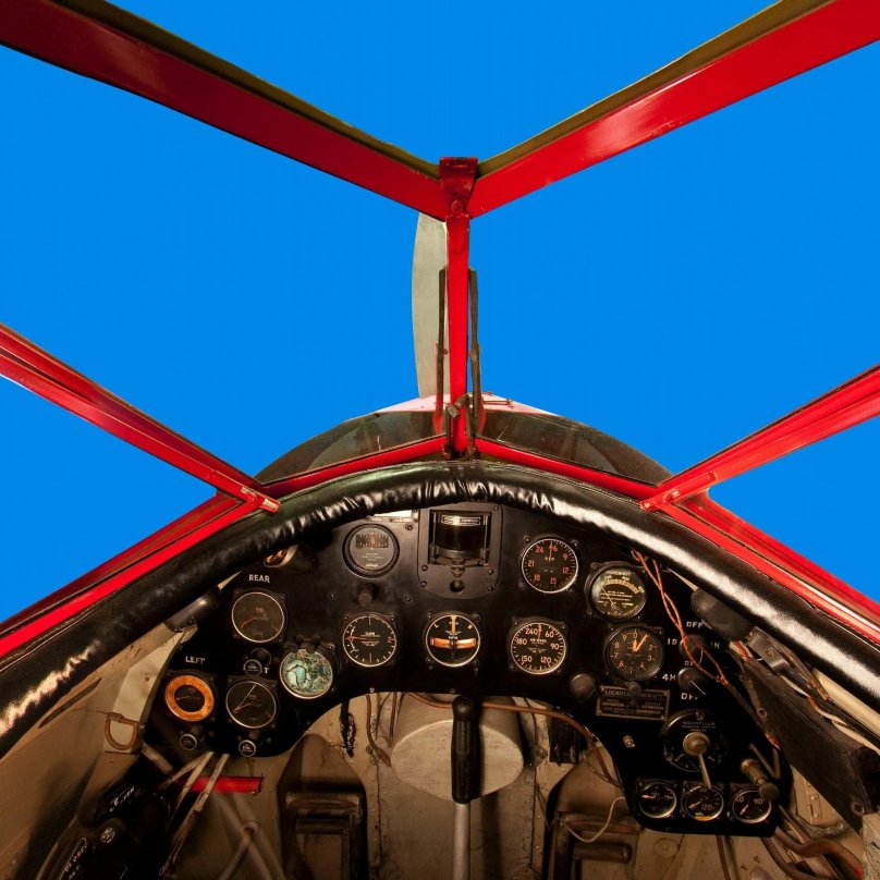 Красный Lockheed Vega 5b