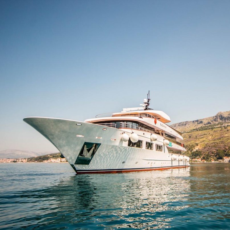 Концепт яхты Black Swan