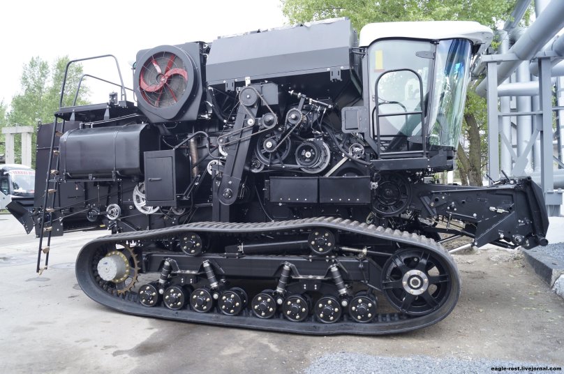 Гусеничный трактор Ростсельмаш