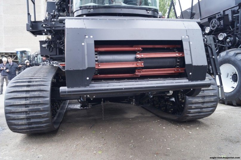 Комбайн vector 450 track