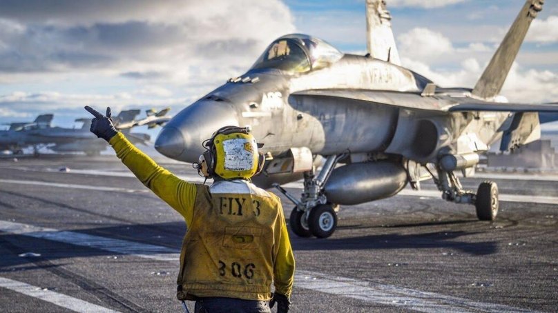 Самолет f-18c Hornet