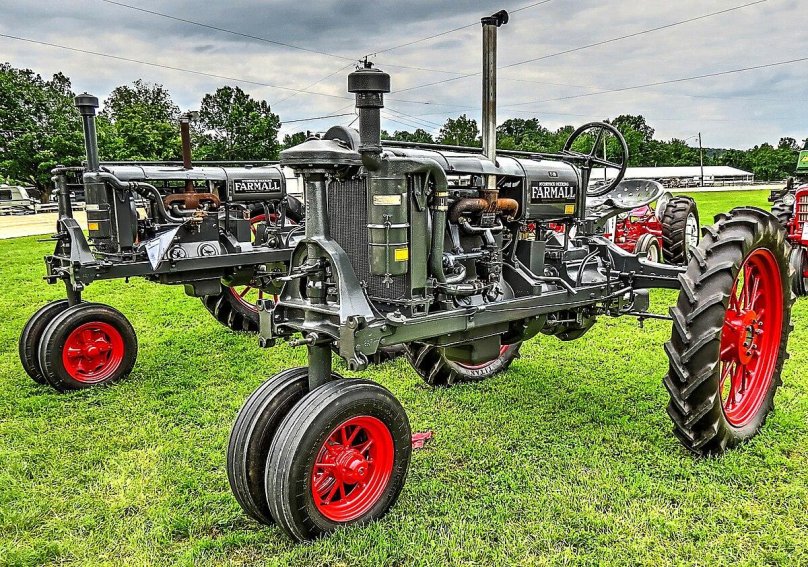 Трактор Фармал