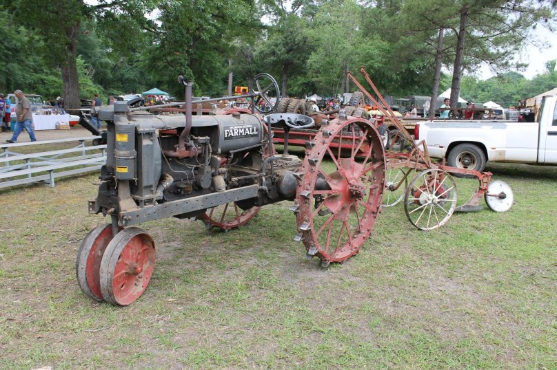 Трактор с 12 колесами
