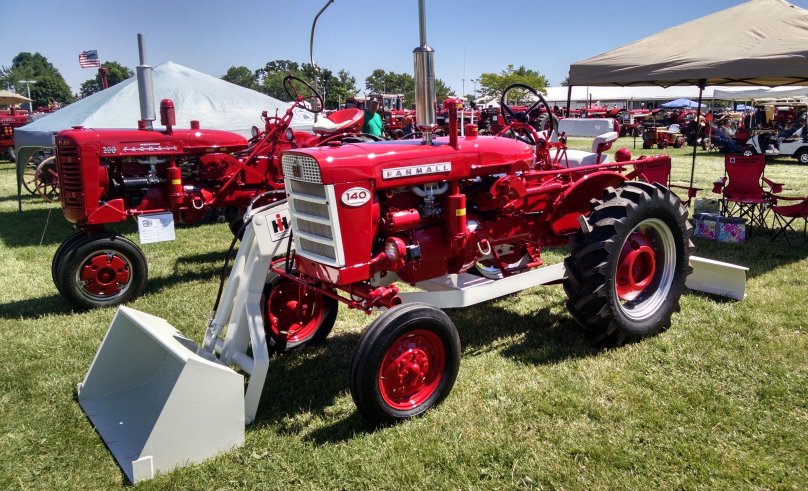Трактор farmall старый