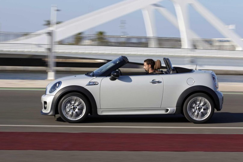 Мини Купер родстер с жесткой крышей