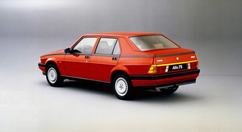 Alfa Romeo 75 (162b)