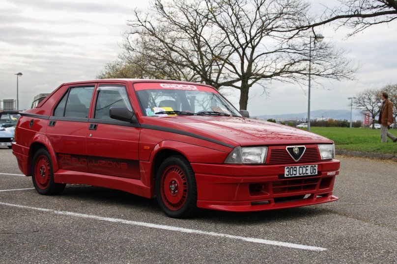 Alfa Romeo 75 модель