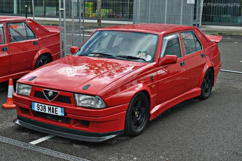 Alfa Romeo 75 3.0