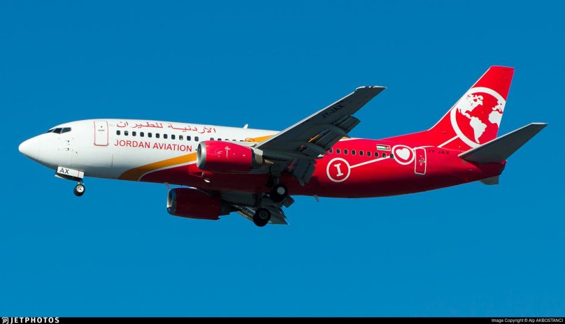 Красный самолет груз