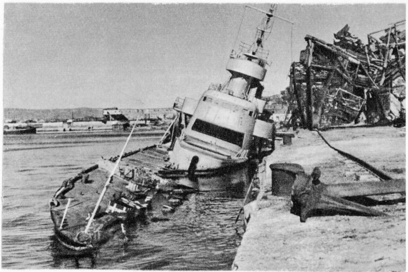 Разрушенный Новороссийск 1943