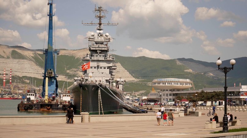 Крейсер Кутузов в Новороссийске