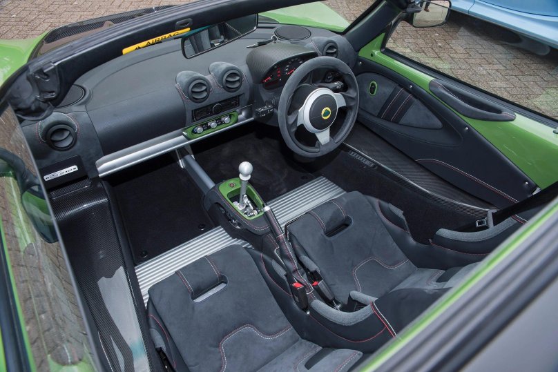 Lotus exige салон