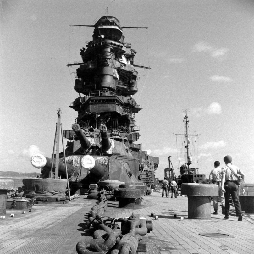 Линкор Нагато после атомного взрыва