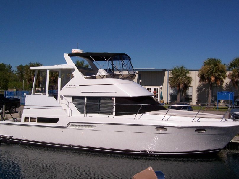 Моторная яхта Carver 57