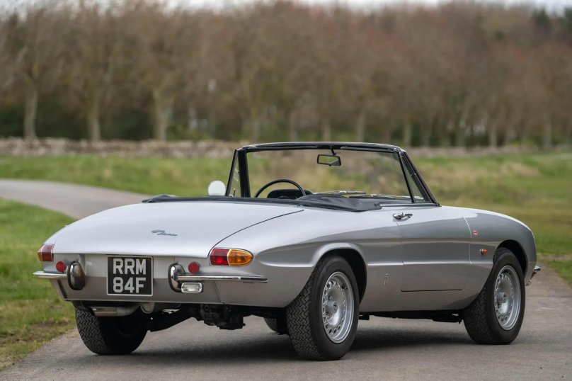 Alfa Romeo Spider Duetto