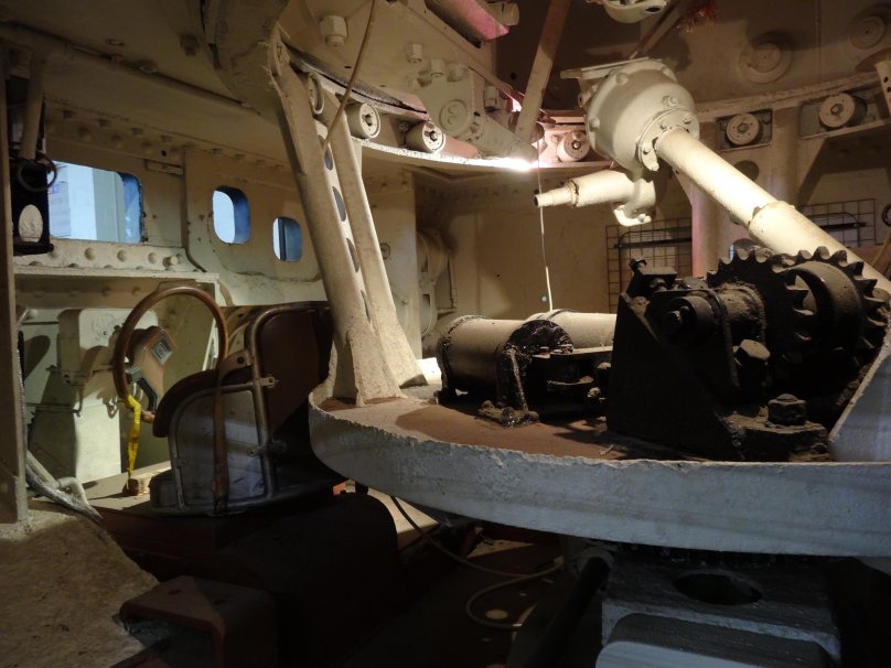 Тог 2 внутри танка