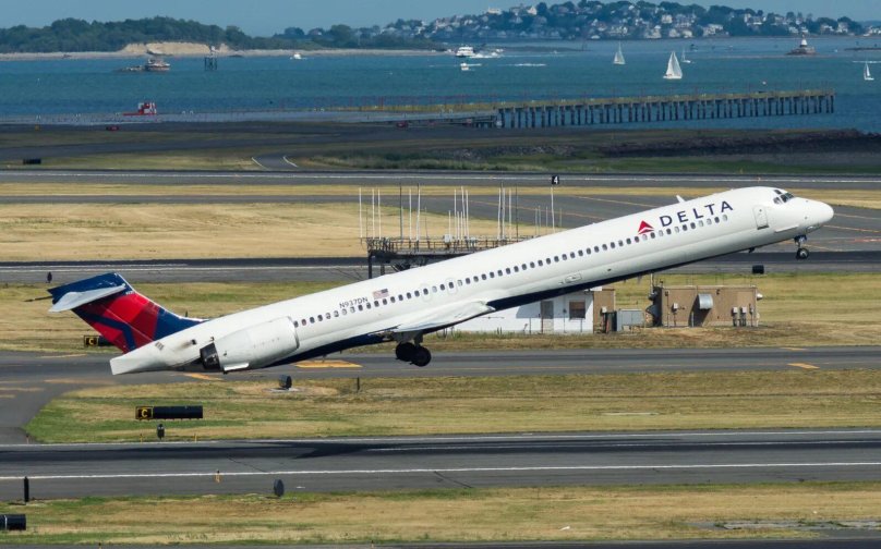 MCDONNELL Douglas MD-90