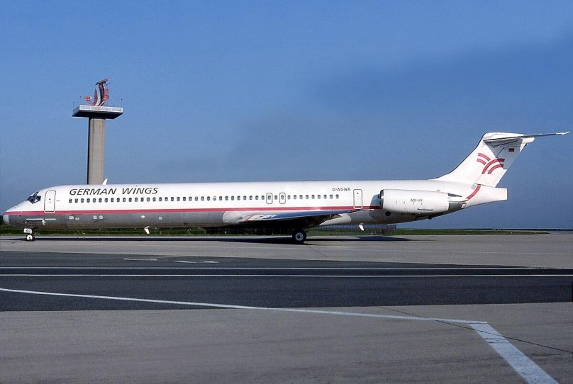 Дуглас МД 83