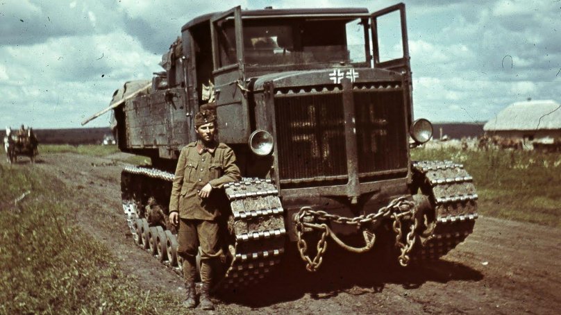 Артиллерийский тягач ВОРОШИЛОВЕЦ