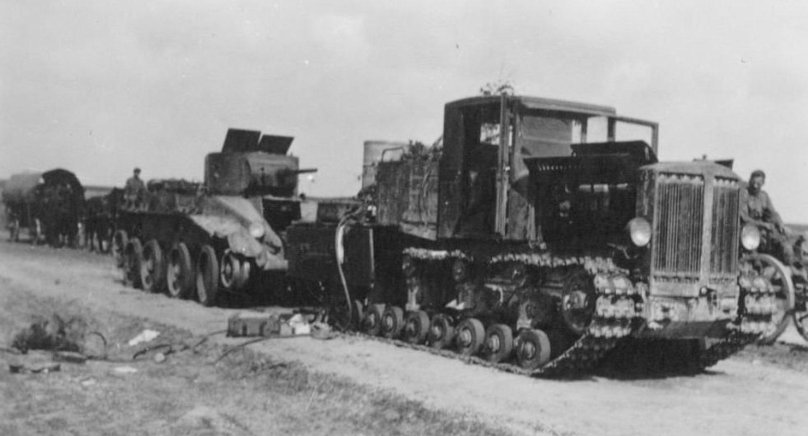 Гусеничный тягач Коминтерн