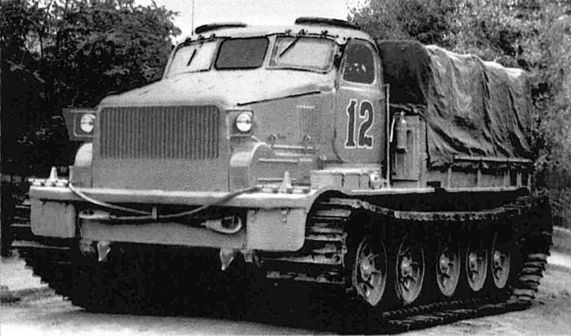 Артиллерийский тяжелый тягач АТТ