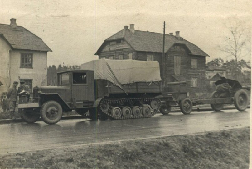 Артиллерийский тягач ЗИС-42