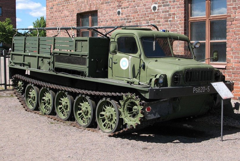 Гусеничный тягач АТС-712