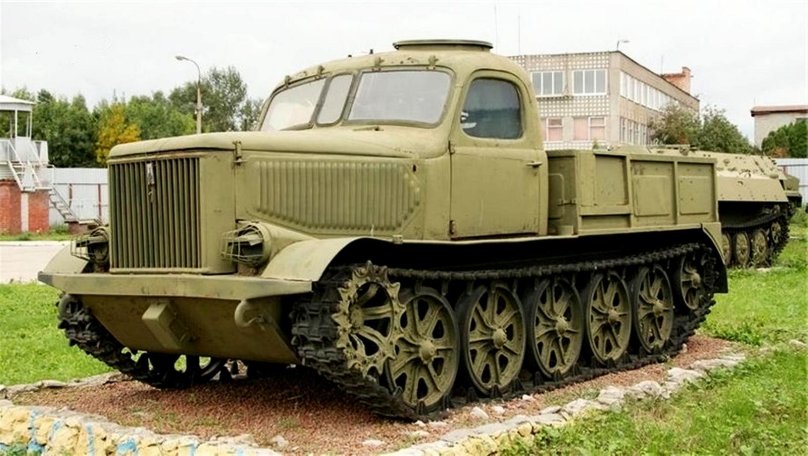 Гусеничный тягач атл