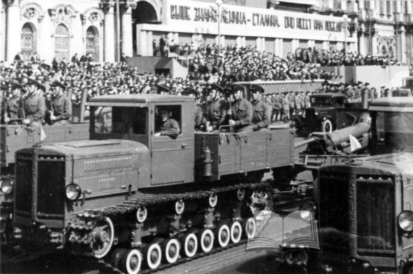 Артиллерийский тягач Коминтерн