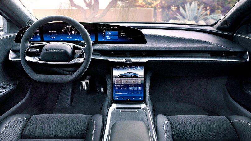 Lucid Air Sapphire салон