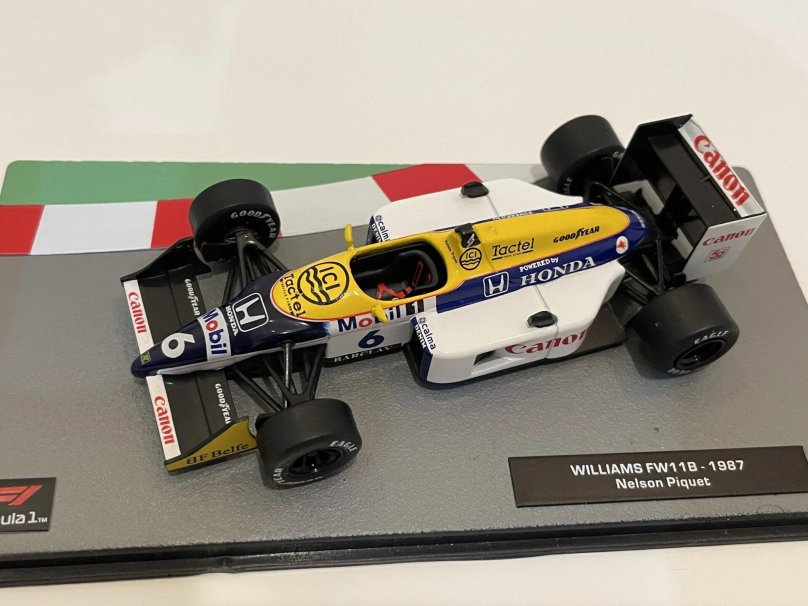 Приборная панель болида Вильямс ФВ 16 фото