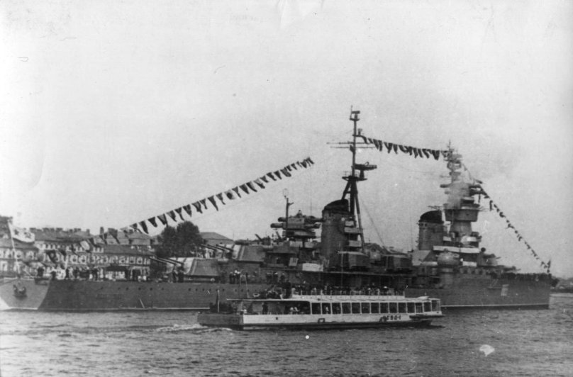 Крейсер Железняков в Швеции 1972