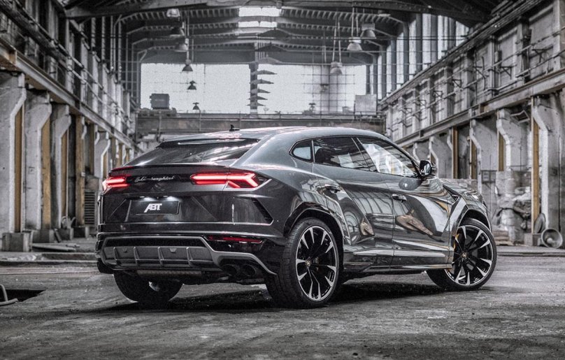 Black Lamborghini Urus ABT