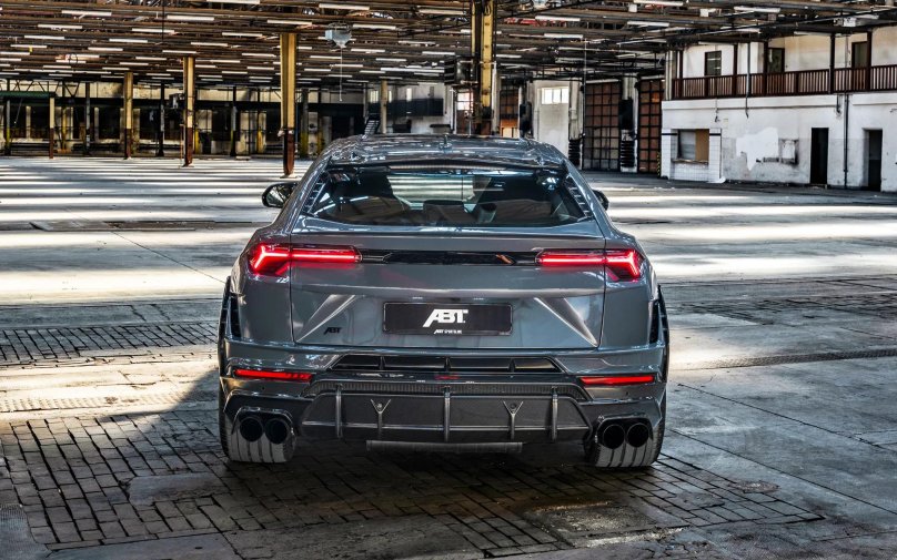 Black Lamborghini Urus ABT