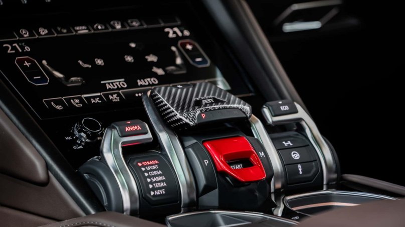 Lamborghini анонсировала гибридную версию кроссовера Urus