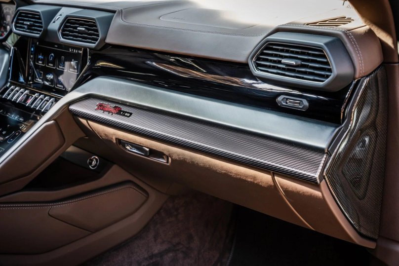 Lamborghini анонсировала гибридную версию кроссовера Urus