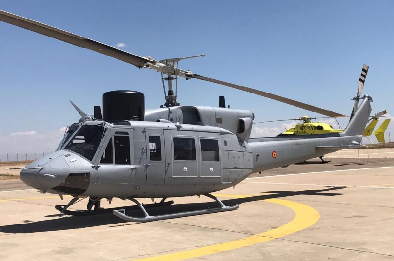 Белл 212 вертолет