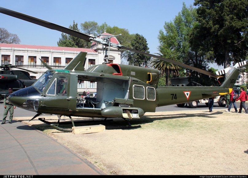 Bell 212 вертолет Иран